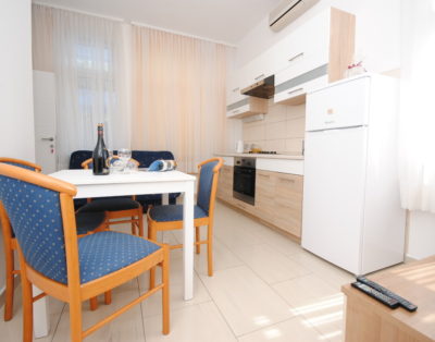 Cozy bright apartment close to lovely beach