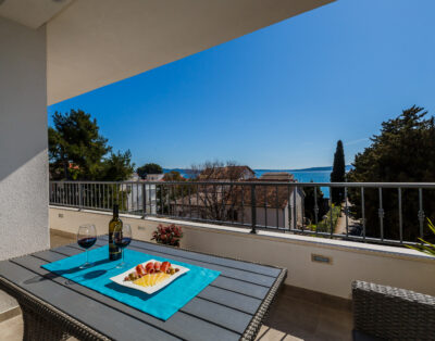 Two-bedroom apt with terrace near the beach