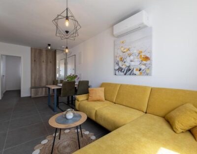 Modern 2-bedroom apartment with balcony